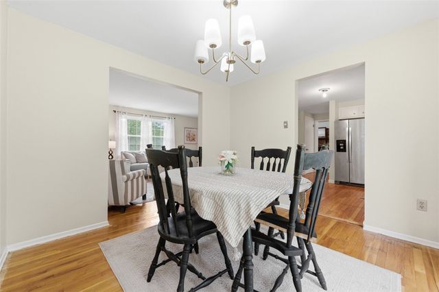 386 Old Gilkeson Road, Mt Lebanon, PA 15228