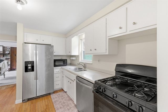 386 Old Gilkeson Road, Mt Lebanon, PA 15228