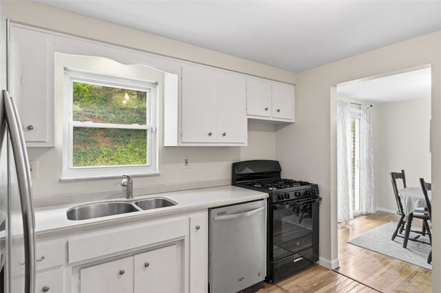 386 Old Gilkeson Road, Mt Lebanon, PA 15228