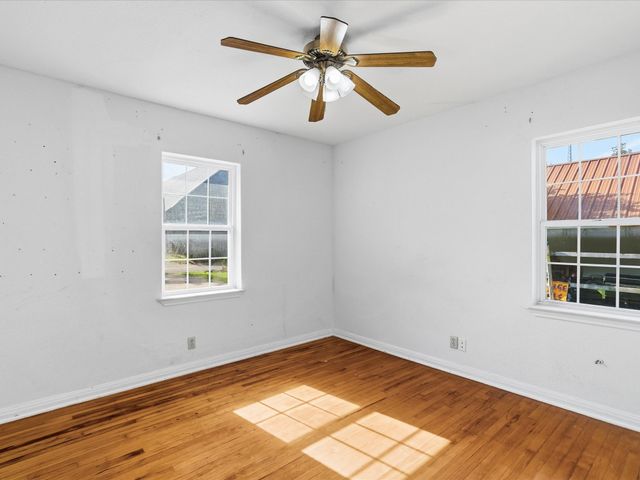 307 Depot Street, Whitesboro, TX 76273