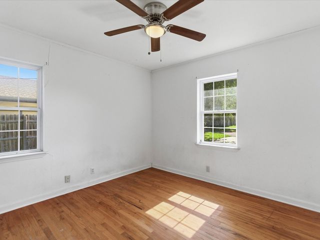 307 Depot Street, Whitesboro, TX 76273