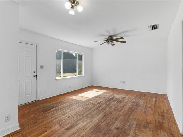 307 Depot Street, Whitesboro, TX 76273