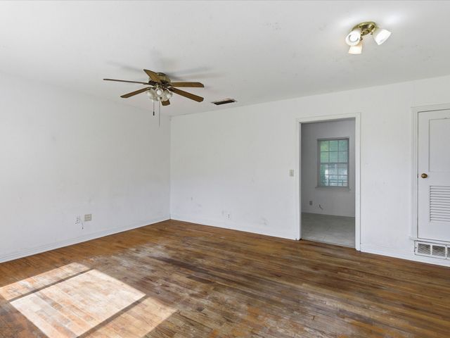 307 Depot Street, Whitesboro, TX 76273