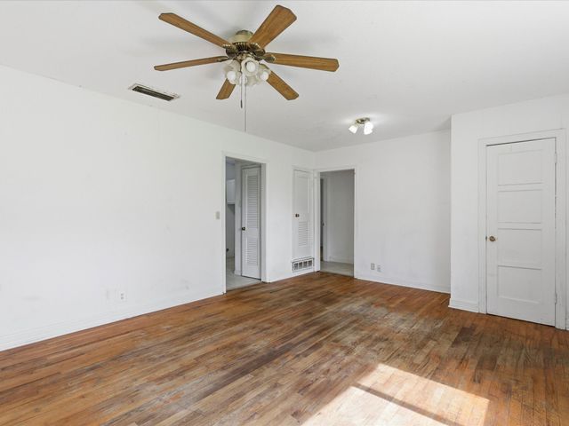 307 Depot Street, Whitesboro, TX 76273