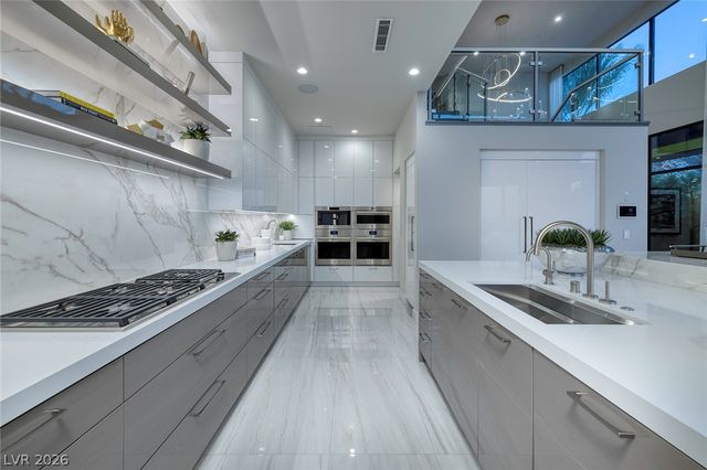 527 Overlook Rim Drive, Henderson, NV 89012