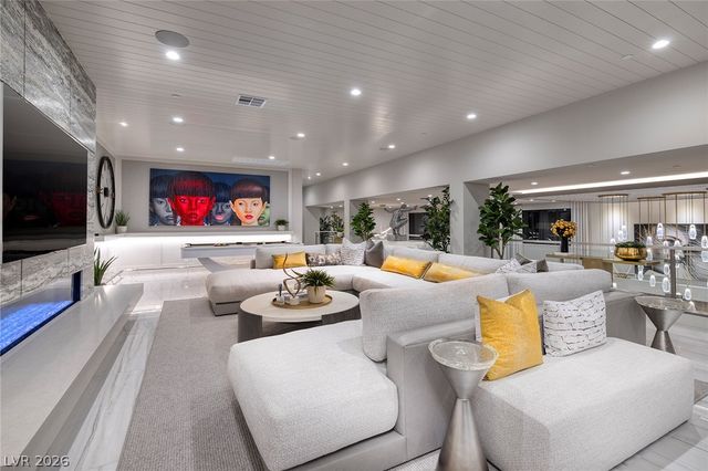 527 Overlook Rim Drive, Henderson, NV 89012