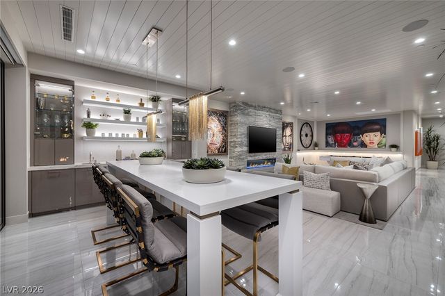 527 Overlook Rim Drive, Henderson, NV 89012