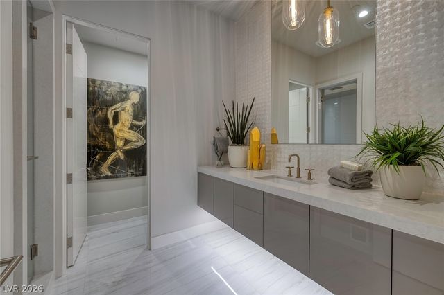 527 Overlook Rim Drive, Henderson, NV 89012