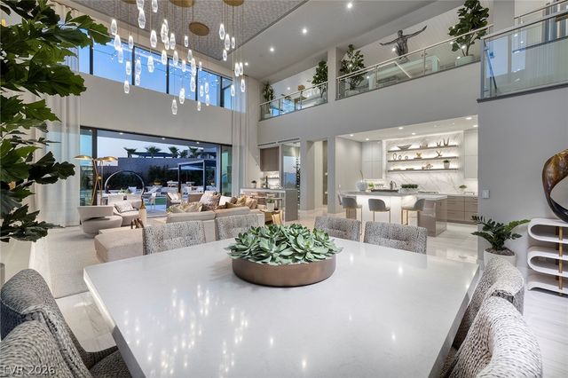 527 Overlook Rim Drive, Henderson, NV 89012