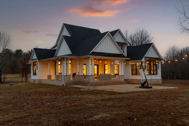 2070 River Bluffs Drive, Jasper, TN 37347