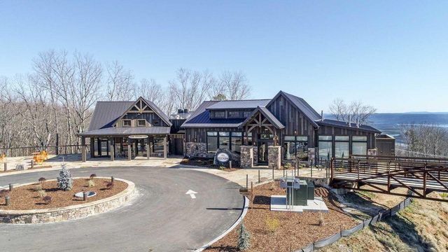 2070 River Bluffs Drive, Jasper, TN 37347