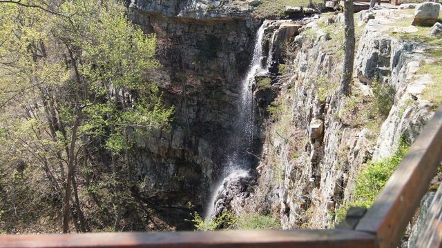 2070 River Bluffs Drive, Jasper, TN 37347