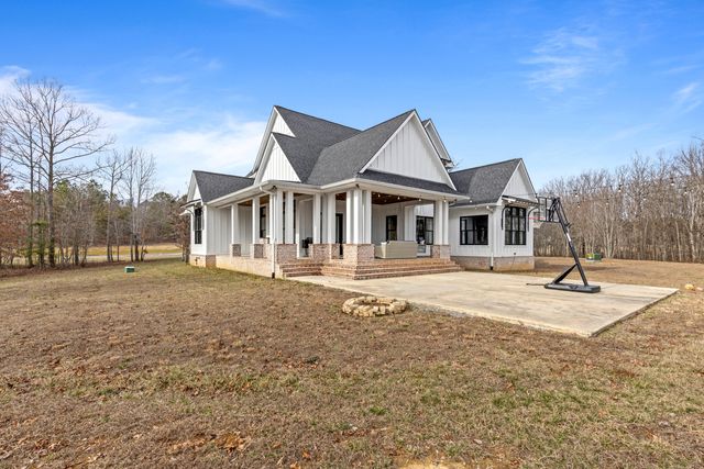 2070 River Bluffs Drive, Jasper, TN 37347