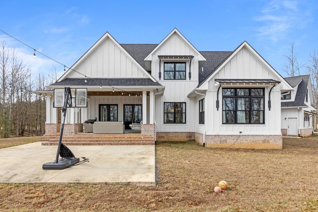 2070 River Bluffs Drive, Jasper, TN 37347