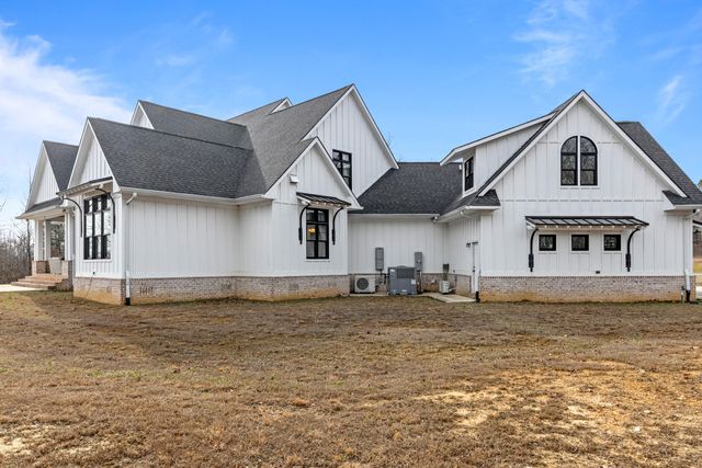 2070 River Bluffs Drive, Jasper, TN 37347