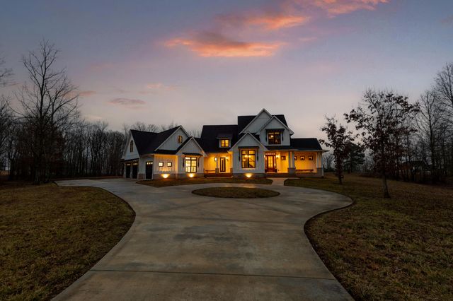 2070 River Bluffs Drive, Jasper, TN 37347