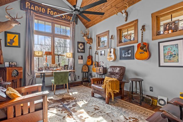 2070 River Bluffs Drive, Jasper, TN 37347