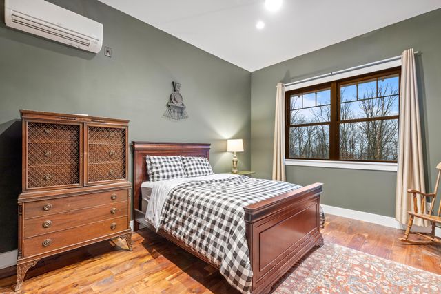 2070 River Bluffs Drive, Jasper, TN 37347