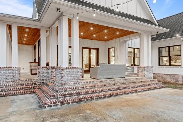 2070 River Bluffs Drive, Jasper, TN 37347