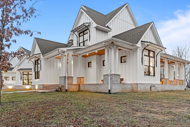 2070 River Bluffs Drive, Jasper, TN 37347