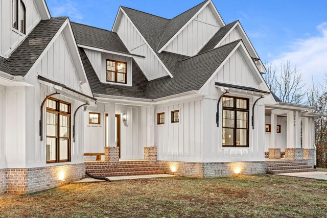 2070 River Bluffs Drive, Jasper, TN 37347