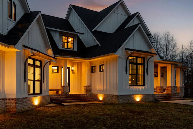 2070 River Bluffs Drive, Jasper, TN 37347