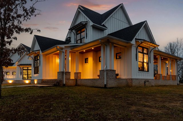 2070 River Bluffs Drive, Jasper, TN 37347