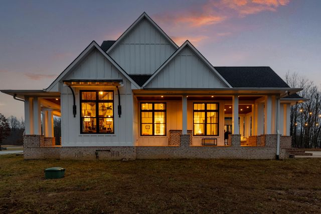 2070 River Bluffs Drive, Jasper, TN 37347