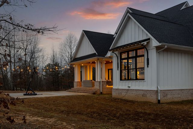 2070 River Bluffs Drive, Jasper, TN 37347