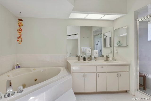 83 Oak Village Boulevard, Homosassa, FL 34446