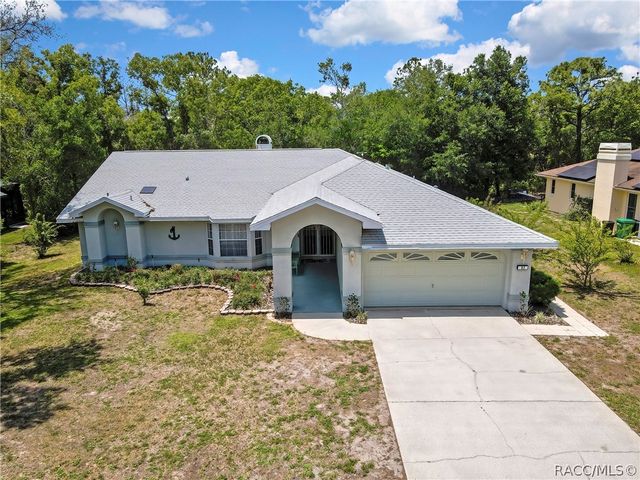 83 Oak Village Boulevard, Homosassa, FL 34446