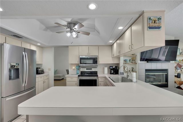 83 Oak Village Boulevard, Homosassa, FL 34446