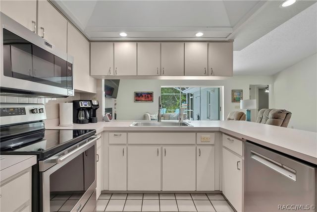 83 Oak Village Boulevard, Homosassa, FL 34446