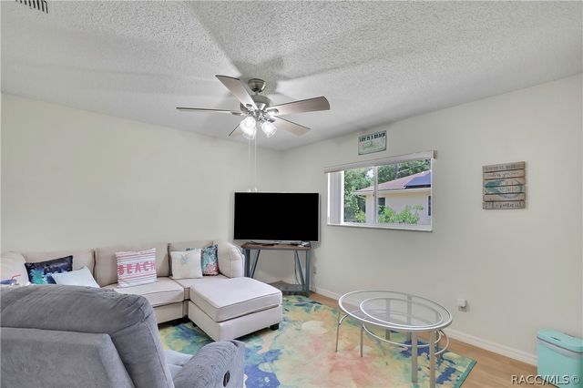 83 Oak Village Boulevard, Homosassa, FL 34446