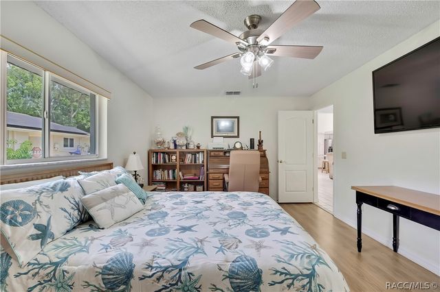 83 Oak Village Boulevard, Homosassa, FL 34446