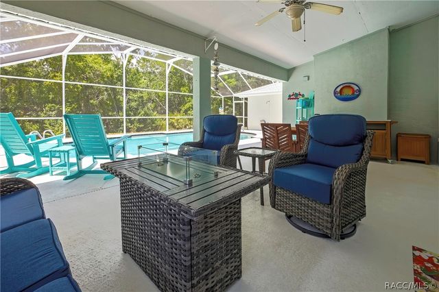 83 Oak Village Boulevard, Homosassa, FL 34446