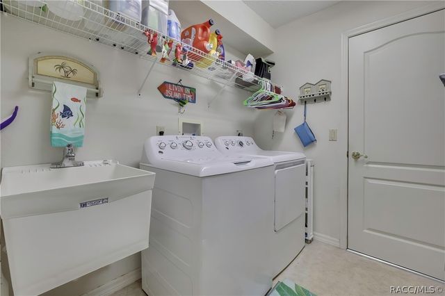 83 Oak Village Boulevard, Homosassa, FL 34446