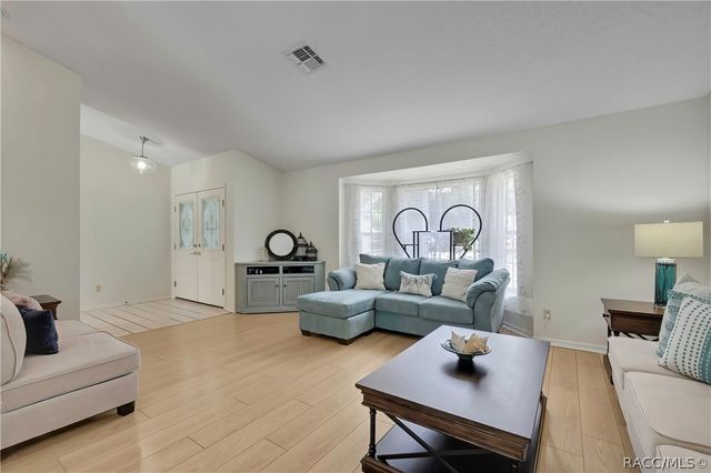 83 Oak Village Boulevard, Homosassa, FL 34446