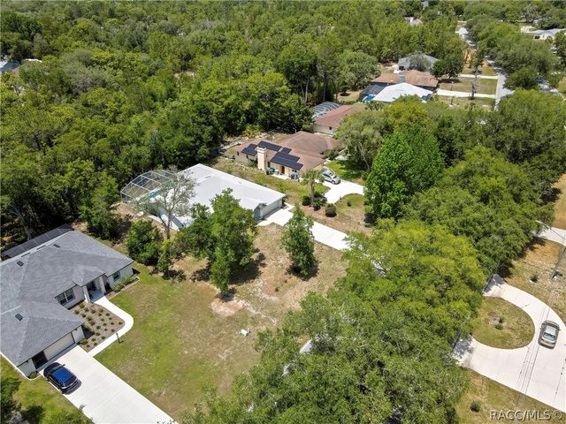 83 Oak Village Boulevard, Homosassa, FL 34446