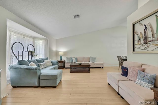 83 Oak Village Boulevard, Homosassa, FL 34446
