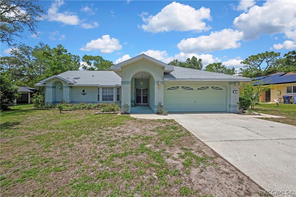 83 Oak Village Boulevard, Homosassa, FL 34446
