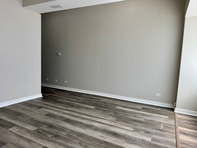 3712 W Belmont Avenue 1F, Chicago, IL 60618