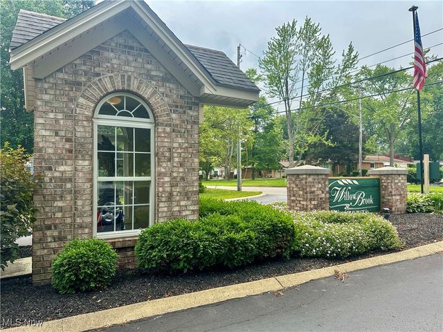 203 Willow Brook Drive NE, Warren, OH 44483