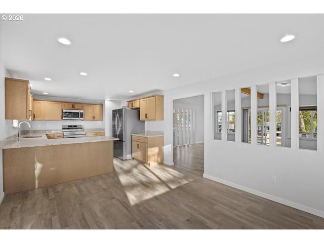 3905 CARNES Rd, Roseburg, OR 97471