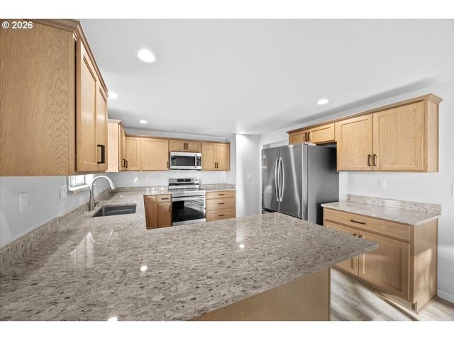 3905 CARNES Rd, Roseburg, OR 97471