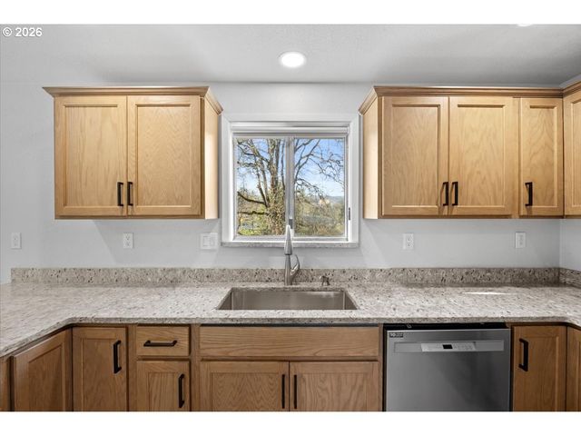 3905 CARNES Rd, Roseburg, OR 97471