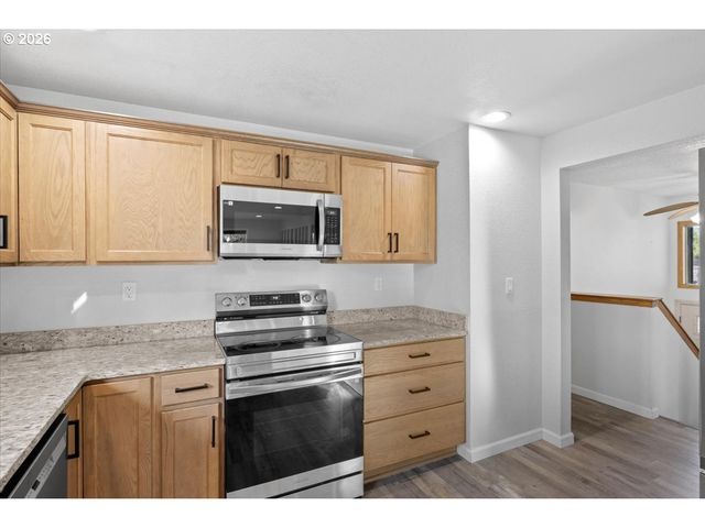 3905 CARNES Rd, Roseburg, OR 97471