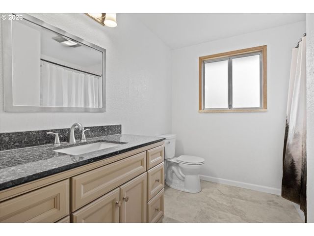 3905 CARNES Rd, Roseburg, OR 97471