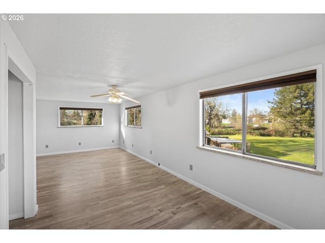 3905 CARNES Rd, Roseburg, OR 97471