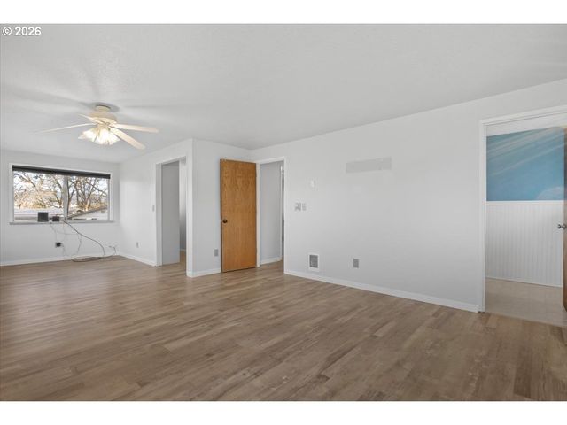 3905 CARNES Rd, Roseburg, OR 97471